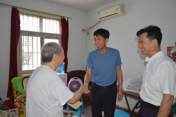 325���쵼���ӡ���һ���߷�ο�����ѵ�Ա