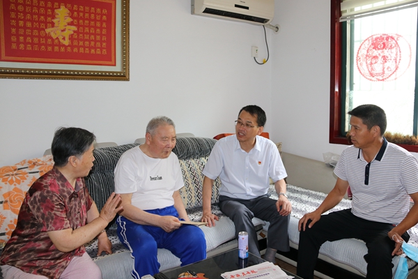 325�ӵ�ί����һ��ο�����ѵ�Ա